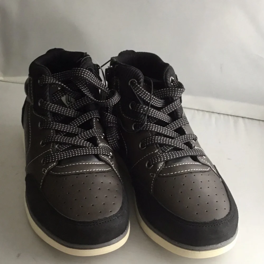KIDS SHOES.